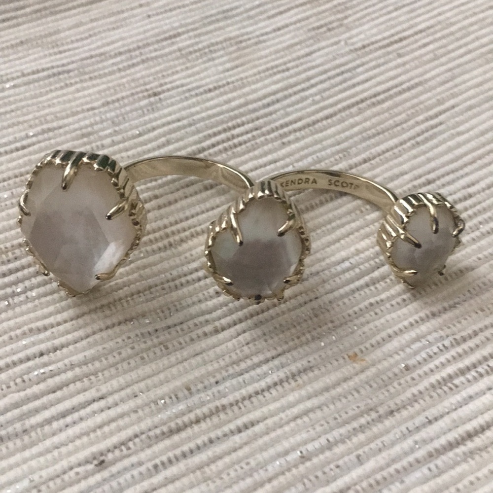 Kendra Scott Naomi Ring White Mother of Pearl S\M